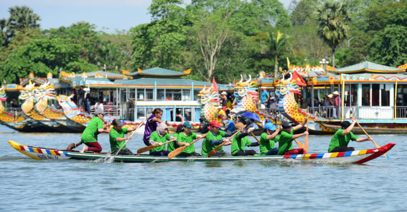 Lễ hội đua ghe truyền thống