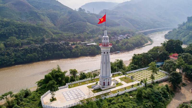 Cột cờ Lũng Pô