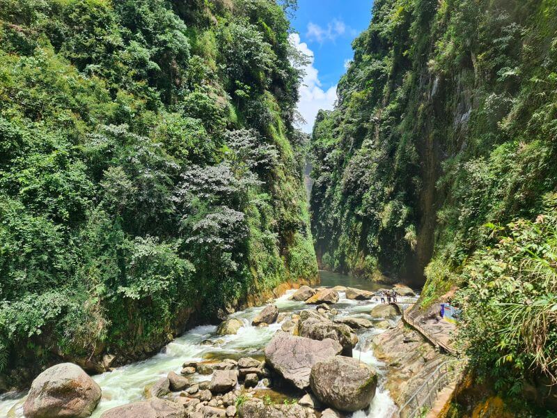 Thác Rồng Trung Lèng Hồ