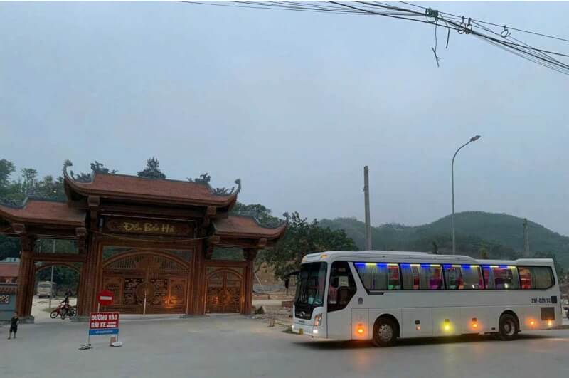 Xe khách đi đền Ông Hoàng Bảy Bảo Hà