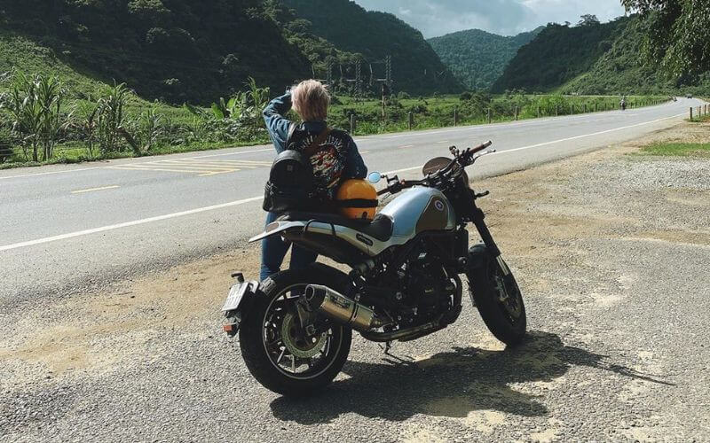 Đi xe máy đến Di tích Căng và Đồn Nghĩa Lộ