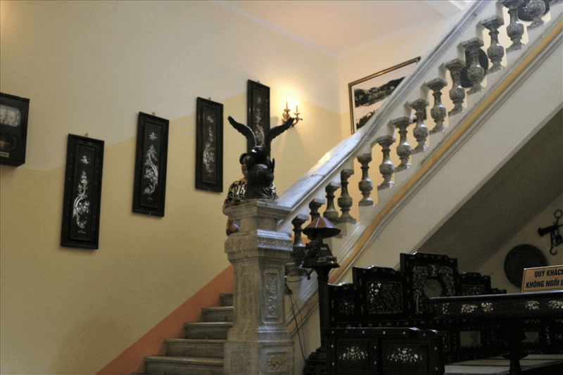 Cầu thang đá cẩm thạch