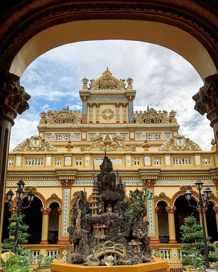 Chùa Vĩnh Tràng là điểm du lịch tâm linh, văn hóa mở cửa quanh năm