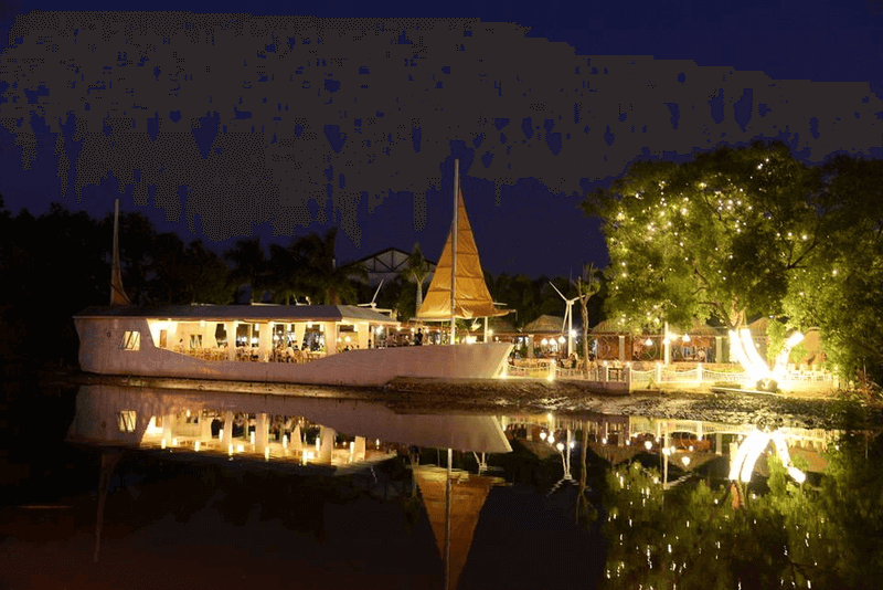 Nhà hàng Thuyền Trăng Quán