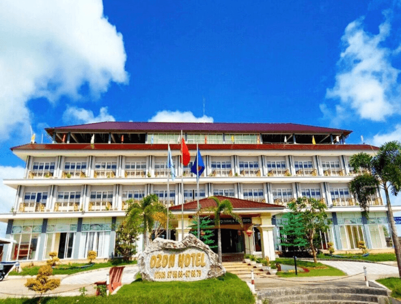 Ozon Hotel Năm Căn