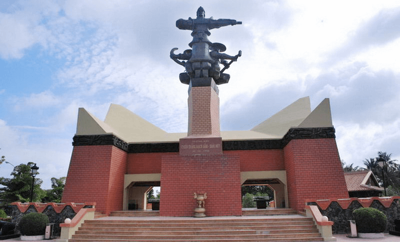 Tượng đài Nguyễn Huệ